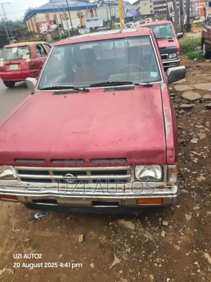 Nissan Frontier SE-V6 4x4 King Cab 116.1 in. WB 2000 Red