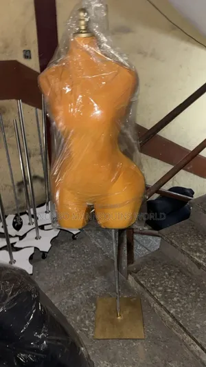 Fully Pinnable Femal Body Form With Thighs