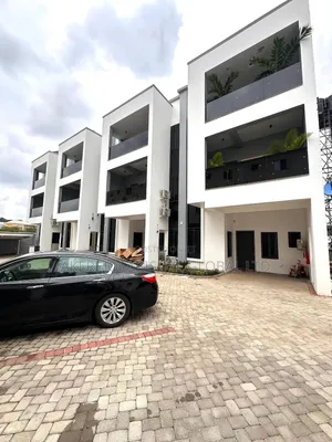 5bdrm Townhouse / Terrace in Wuye Abuja for rent