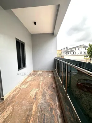 5bdrm Townhouse / Terrace in Wuye Abuja for rent