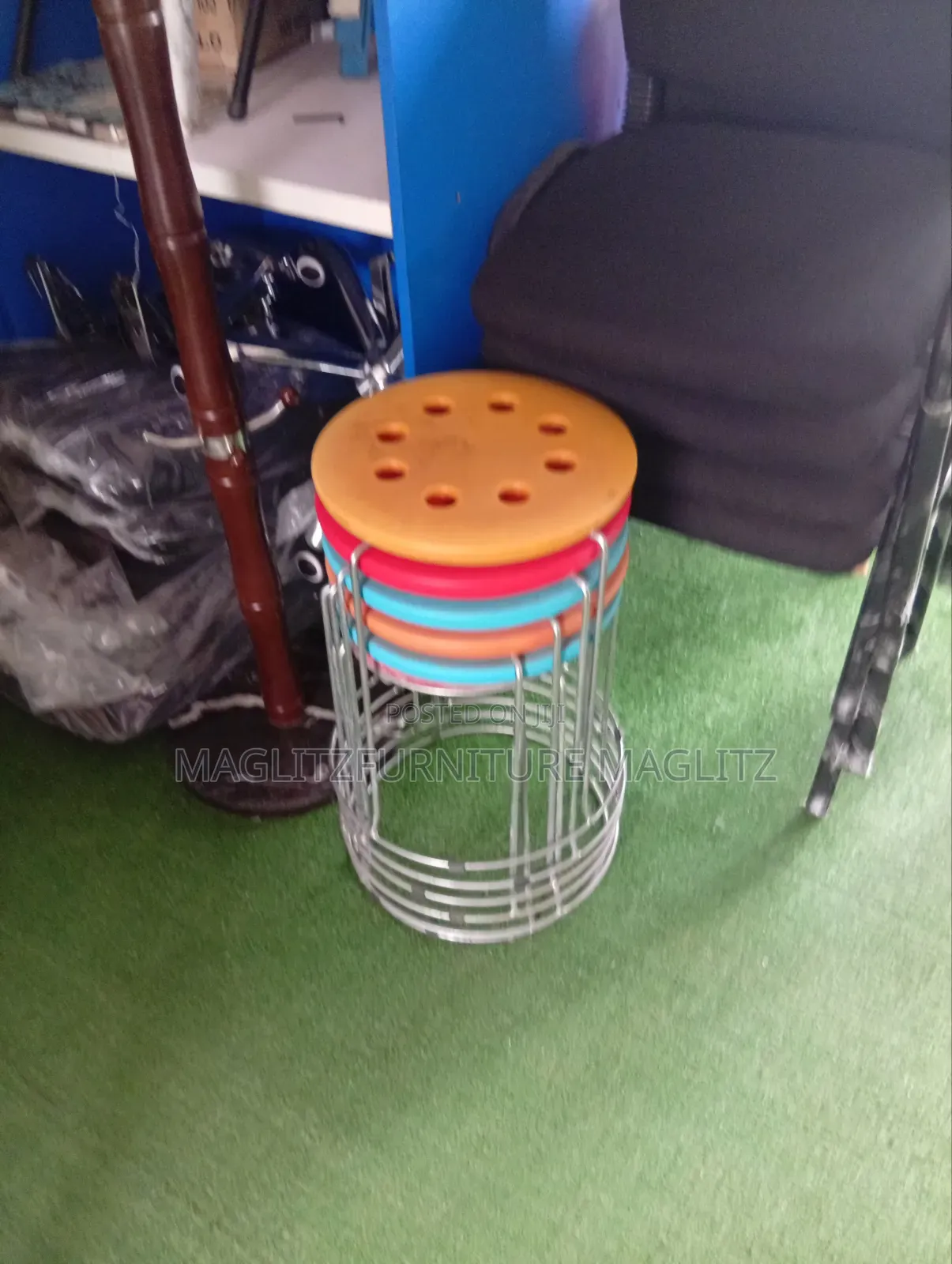Plastic Side Stool With Iron Leg
