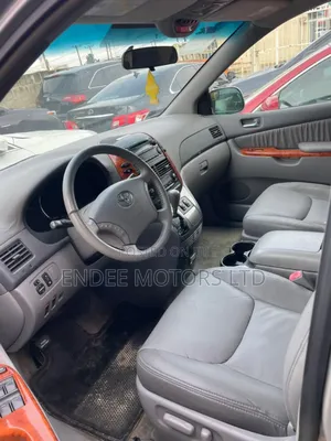 Toyota Sienna XLE AWD 2006 Gold