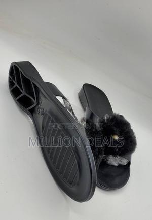 Black Fur Inspires Women's Slippers 39
