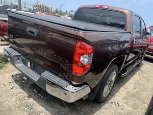 Toyota Tundra 2015 Brown