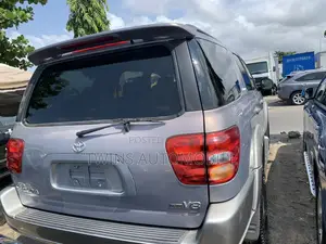 Toyota Sequoia Limited 4dr SUV 4WD (4.7L 8cyl 4A) 2004 Gray