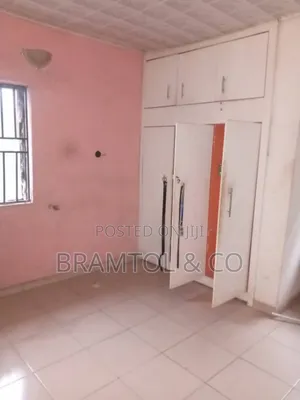 2 Bedroom Flat for Office, Spa, Salon or Business