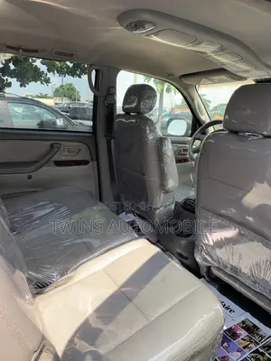 Toyota Sequoia Limited 4dr SUV 4WD (4.7L 8cyl 4A) 2004 Gray