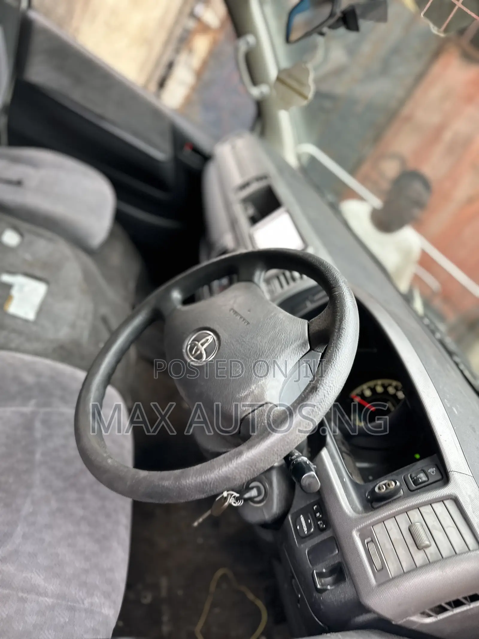 Toyota HiAce 2009 White