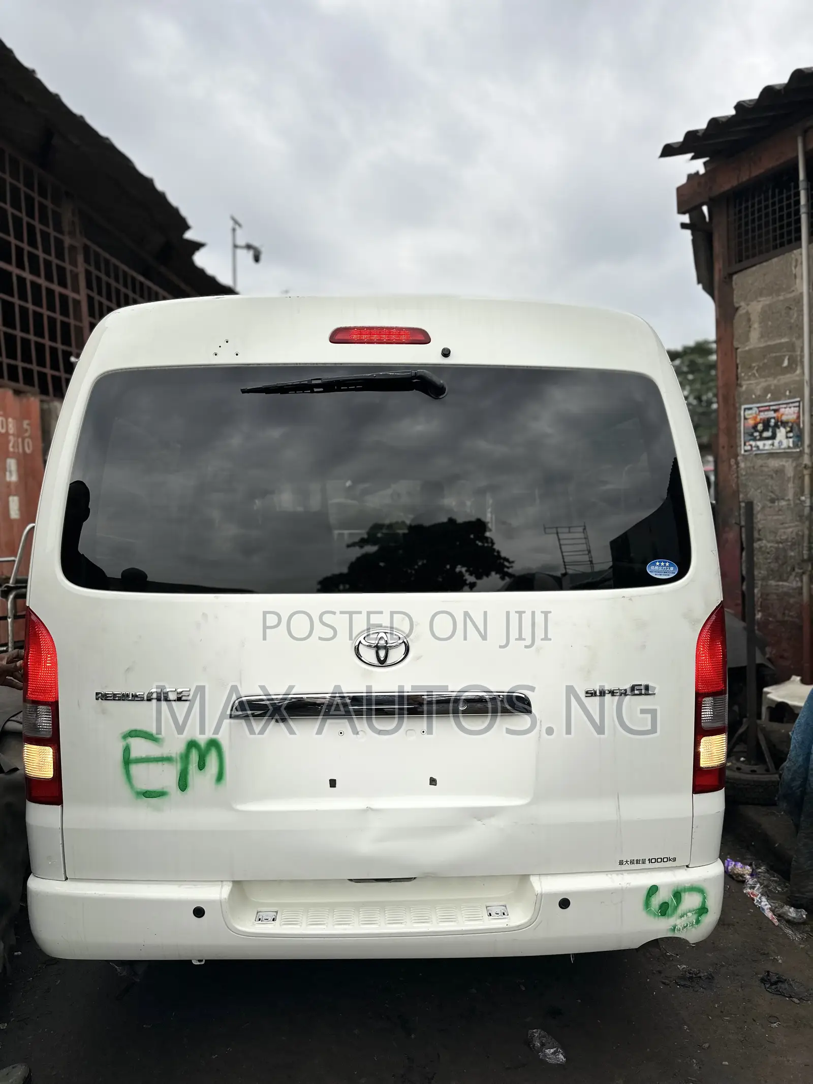 Toyota HiAce 2009 White