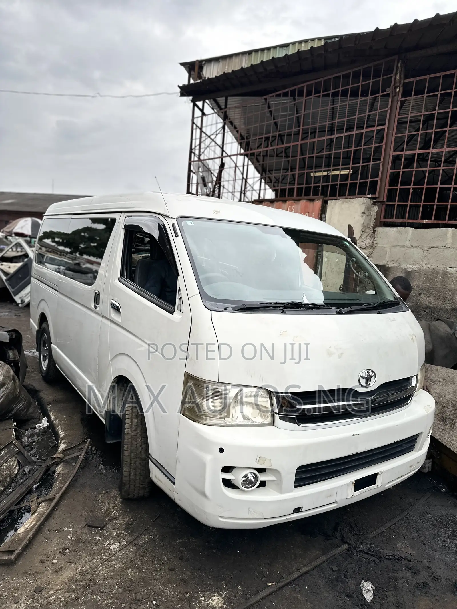Toyota HiAce 2009 White
