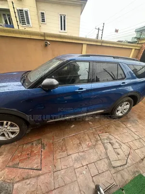 Ford Explorer XLT 2021 Blue