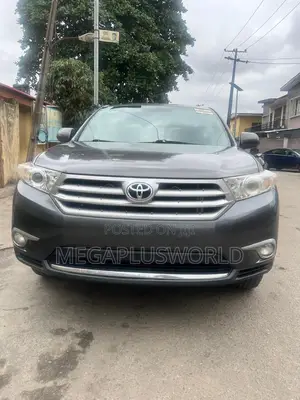 Toyota Highlander SE 3.5L 4WD 2013 Gray