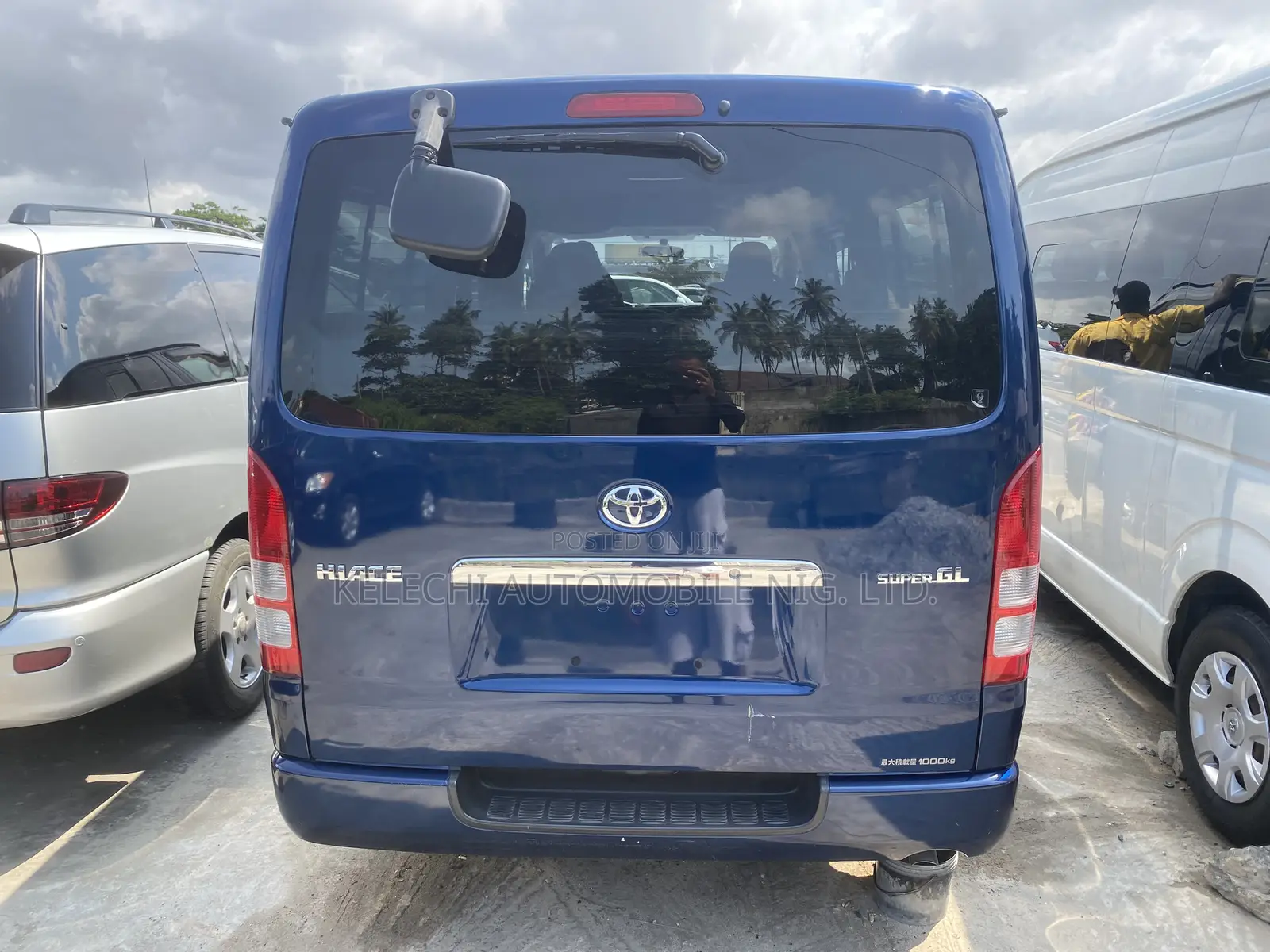 Toyota HiAce 2010 Blue