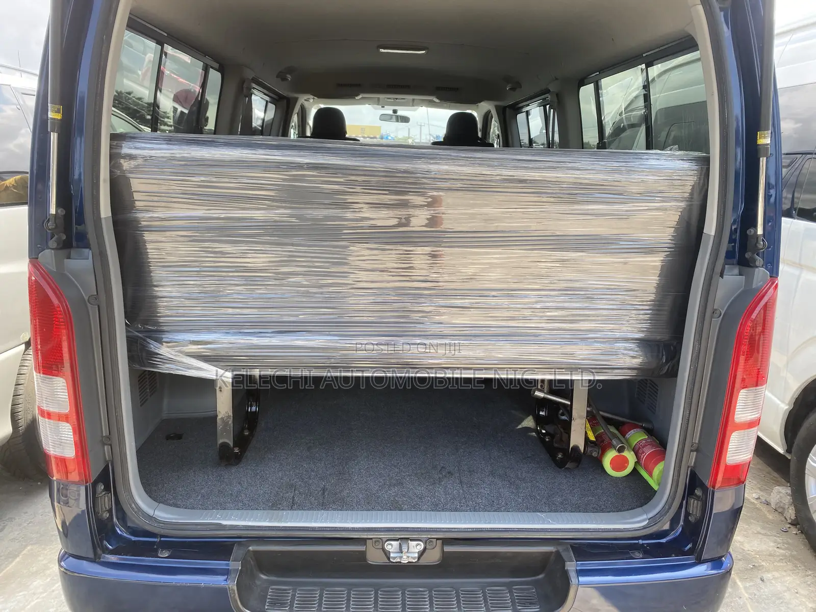 Toyota HiAce 2010 Blue