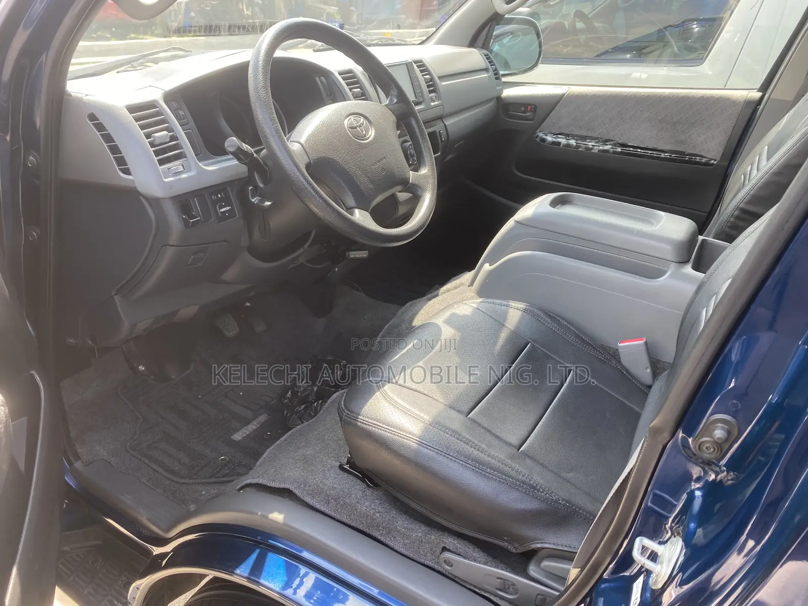 Toyota HiAce 2010 Blue
