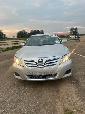 Toyota Camry LE 4dr Sedan (2.5L 4cyl 6A) 2011 Silver