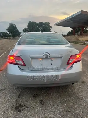 Toyota Camry LE 4dr Sedan (2.5L 4cyl 6A) 2011 Silver