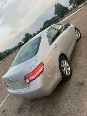 Toyota Camry LE 4dr Sedan (2.5L 4cyl 6A) 2011 Silver