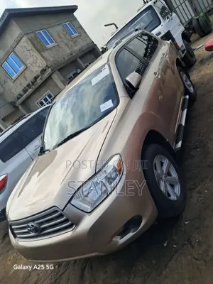 Toyota Highlander SE 2010 Gold