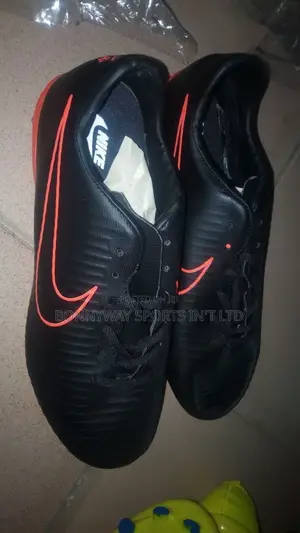 Nike Size 41 Boot