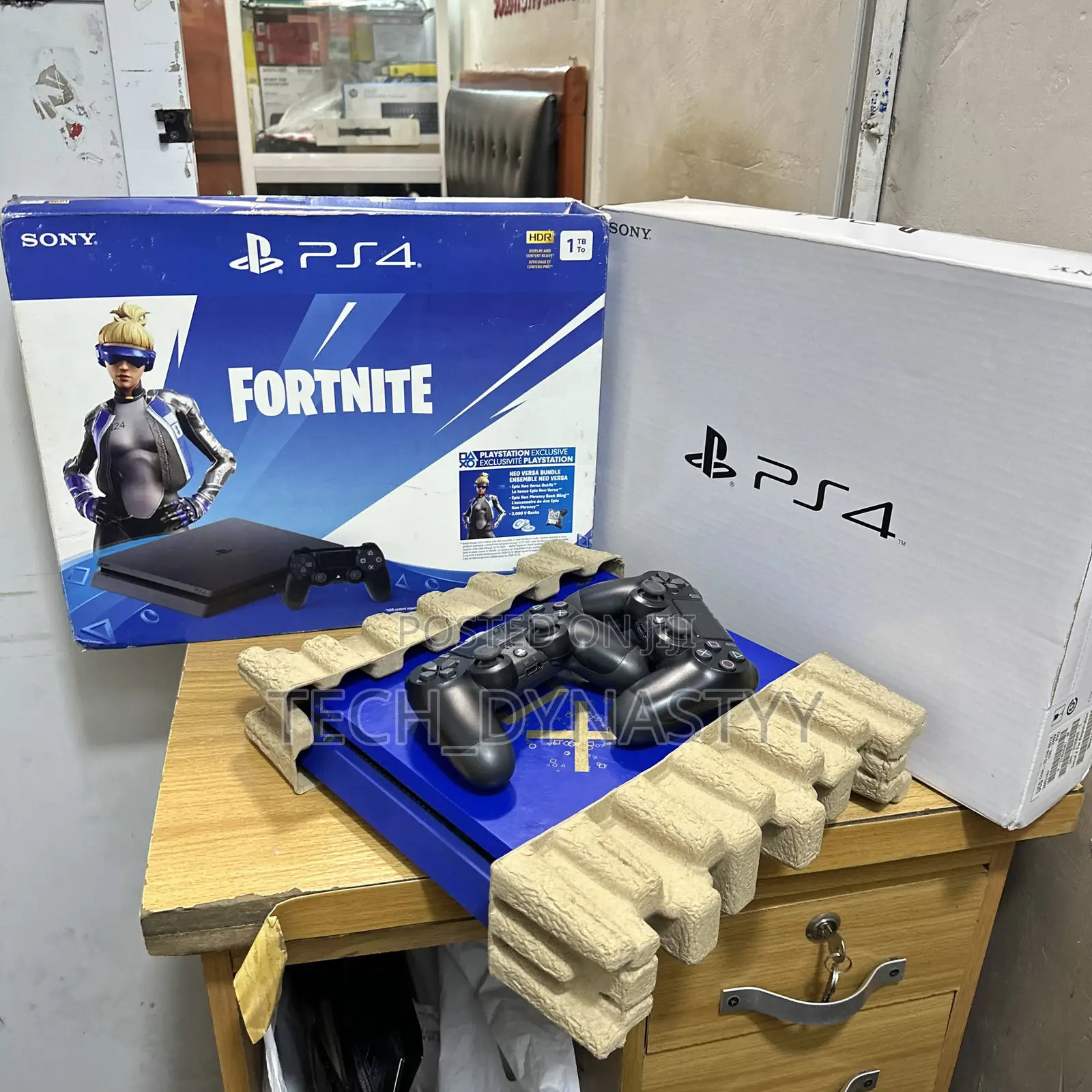 Sony Ps4 Slim With 2 Controllers and 10 Games