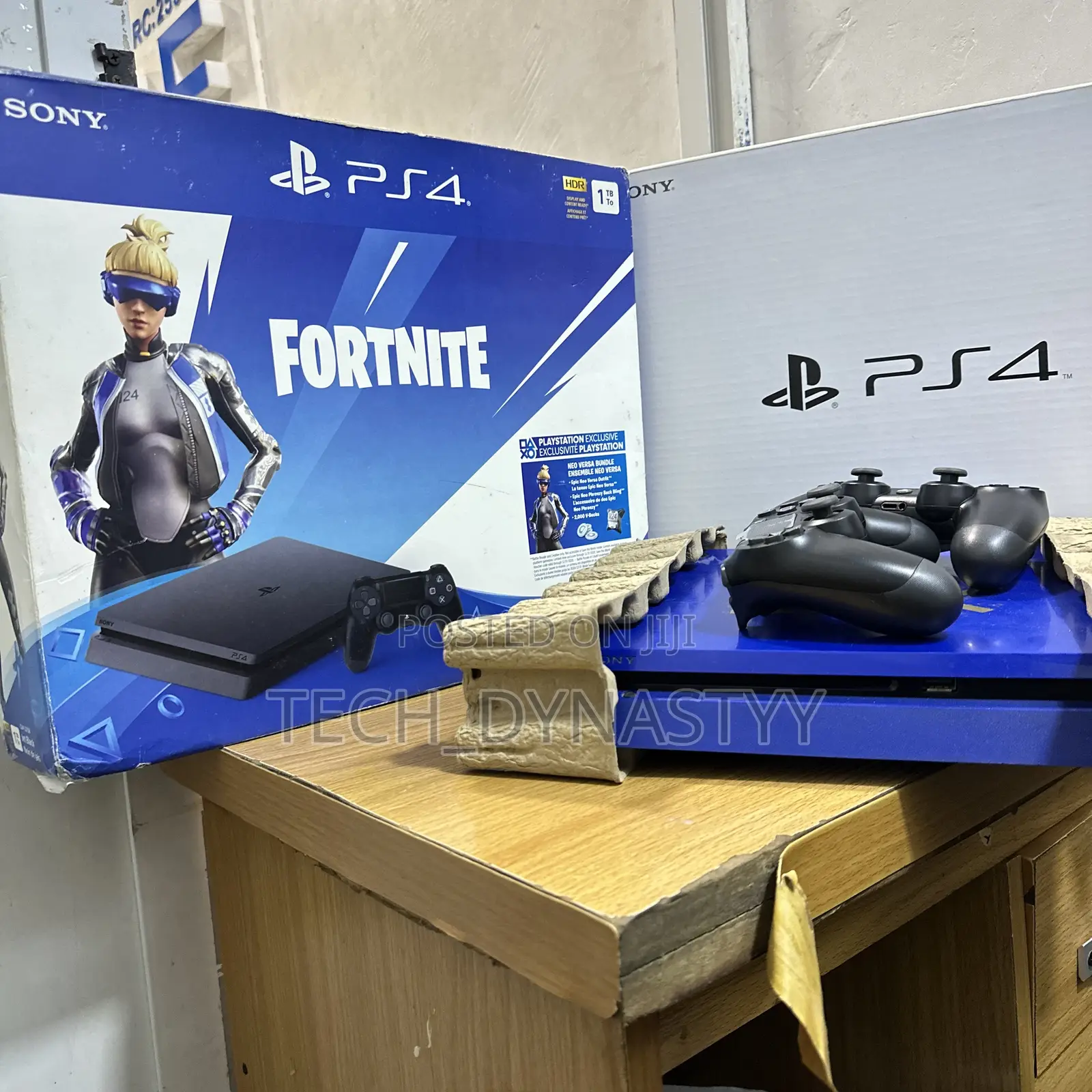 Sony Ps4 Slim With 2 Controllers and 10 Games