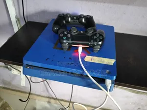 Sony PlayStation 4 Console With 2 Pads
