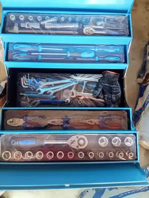 85pcs Tools Set With Metal Box