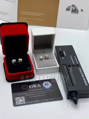 VVS Moissanite Diamond Unisex Clip Earring Design  