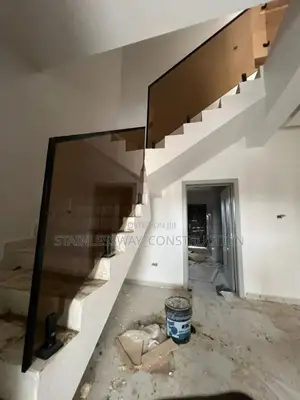 Staircase Handrails With Tinted Glass