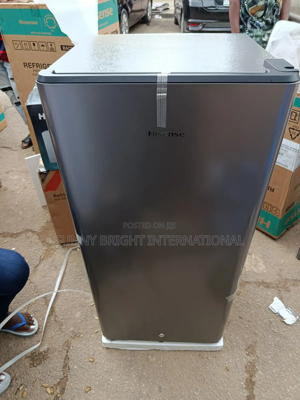 Hisense Standing Fridge 150l