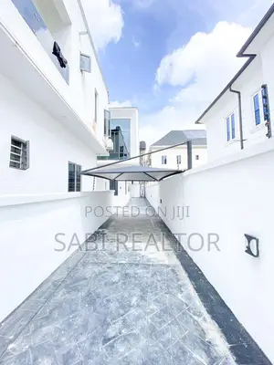 Furnished 4bdrm Duplex in Chevron for sale