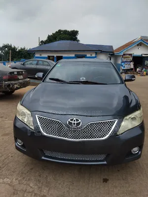 Toyota Camry XLE 4dr Sedan (2.5L 4cyl 6AM) 2010 Gray