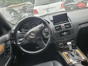 Mercedes-Benz C300 Sport 4Matic Sedan AWD (3.0L 6cyl 7A) 2011 White