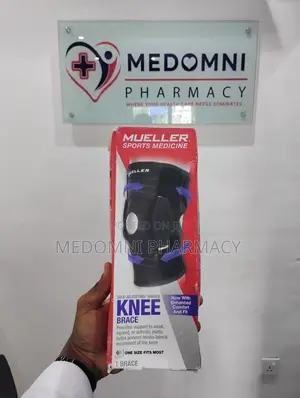 Mueller Sports Medicine Self Adjusting Hinged Knee Brace