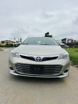 Toyota Avalon XLE 4dr Sedan (3.5L 6cyl 6A) 2014 Gold