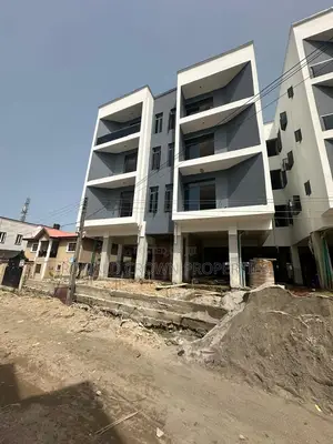 3bdrm Apartment in Chevron for sale