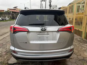 Toyota RAV4 Limited 4dr SUV AWD (2.5L 4cyl 6A) 2018 Silver
