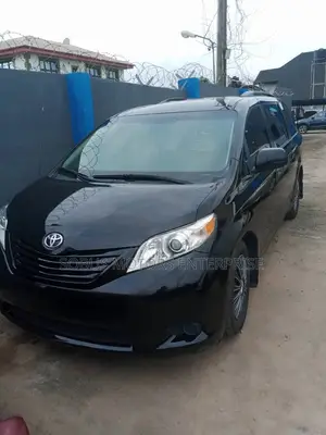Toyota Sienna LE 7 Passenger 2011 Black