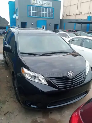 Toyota Sienna LE 7 Passenger 2011 Black
