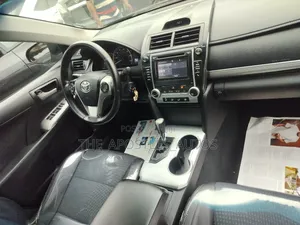 Toyota Camry SE Sport 4dr Sedan w/Prod. End 11/13 (2.5L 4cyl 6A) 2014