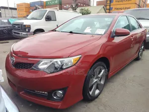 Toyota Camry SE 4dr Sedan w/Prod. End 11/13 (2.5L 4cyl 6A) 2014 Red