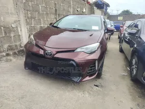 Toyota Corolla SE (1.8L 4cyl 6M) 2018 Burgundy