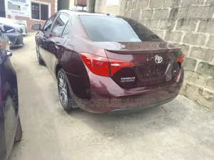 Toyota Corolla SE (1.8L 4cyl 6M) 2018 Burgundy