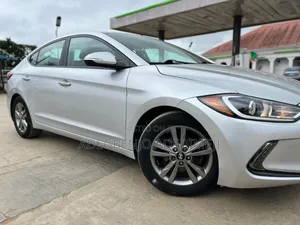 Hyundai Elantra SE Sedan FWD (2.0L 4cyl 6M) 2017 Silver