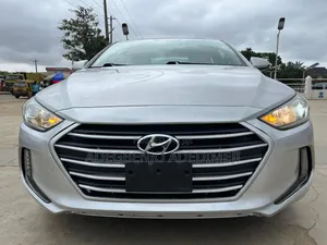 Hyundai Elantra SE Sedan FWD (2.0L 4cyl 6M) 2017 Silver