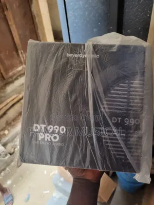 Beyerdynamic Dt 990 Pro Headphones.