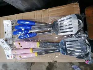 Cutlery Set With Plastic Handle and Chopping Board