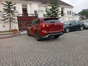 Toyota Highlander XSE 2022 Red