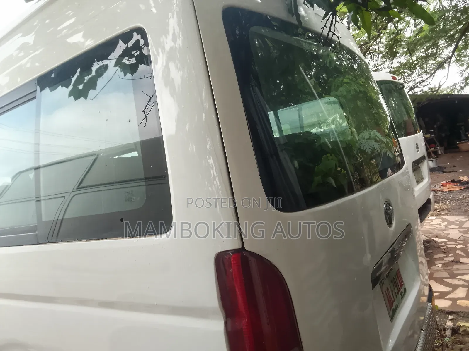 Toyota HiAce 2010 White